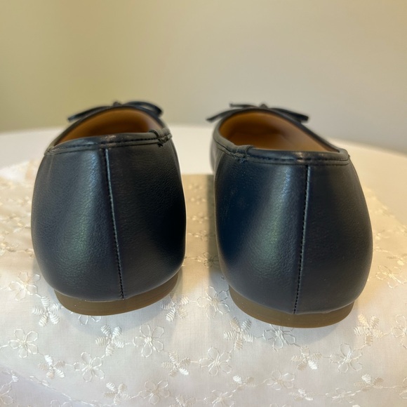 Liz Claiborne Black Flats Sleek Design - Picture 3 of 6